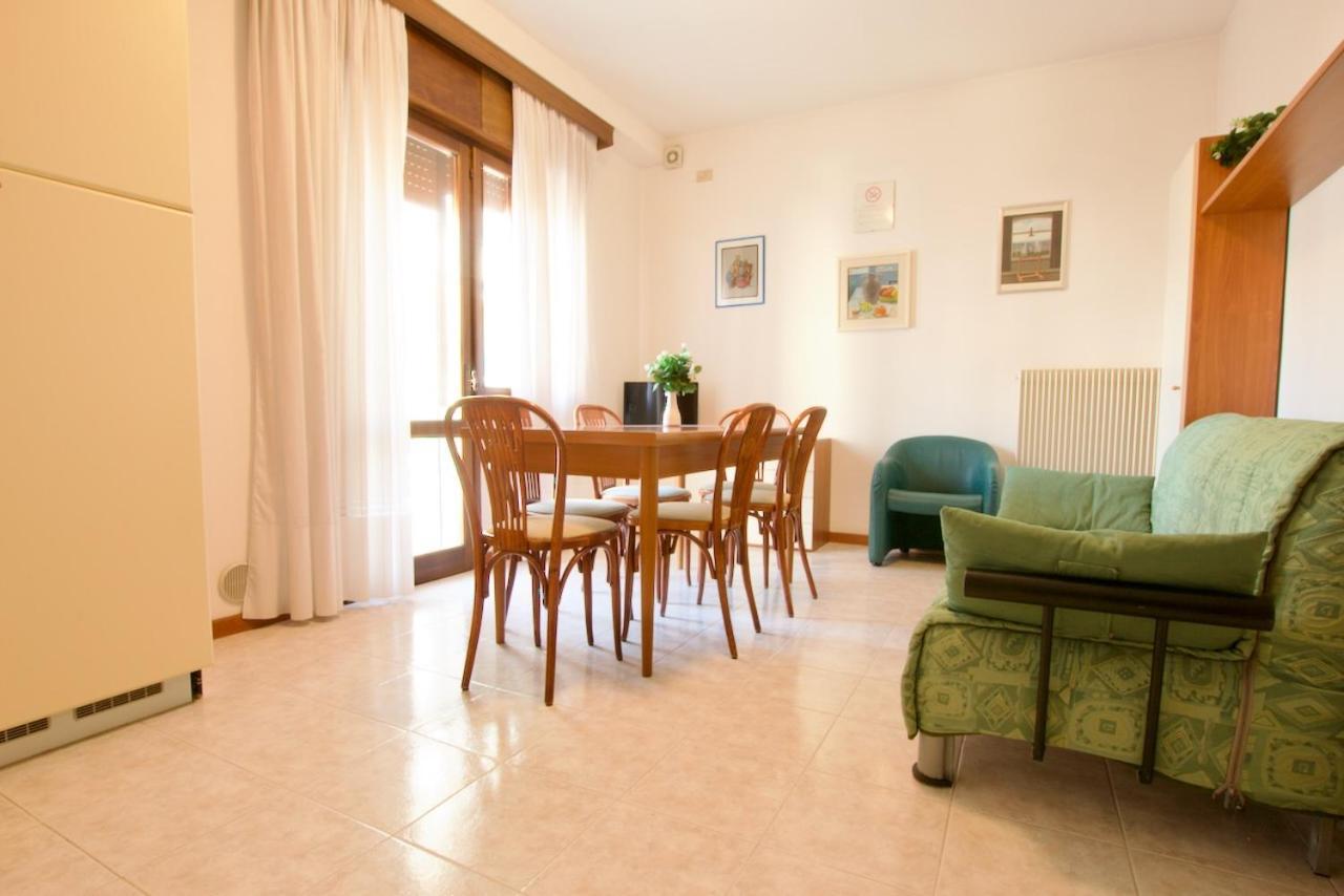 Residence Madrid Лідо-ді-Єзоло Екстер'єр фото