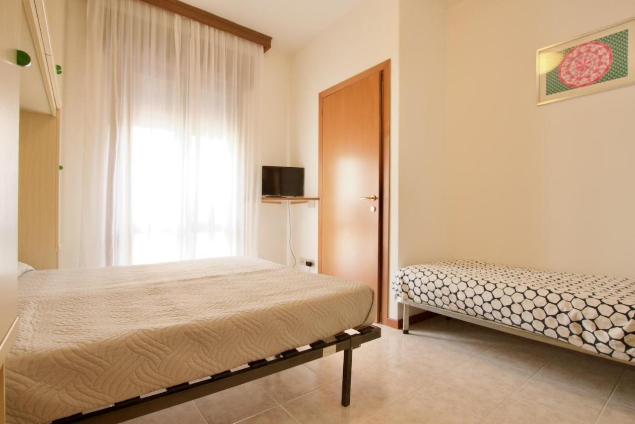 Residence Madrid Лідо-ді-Єзоло Екстер'єр фото