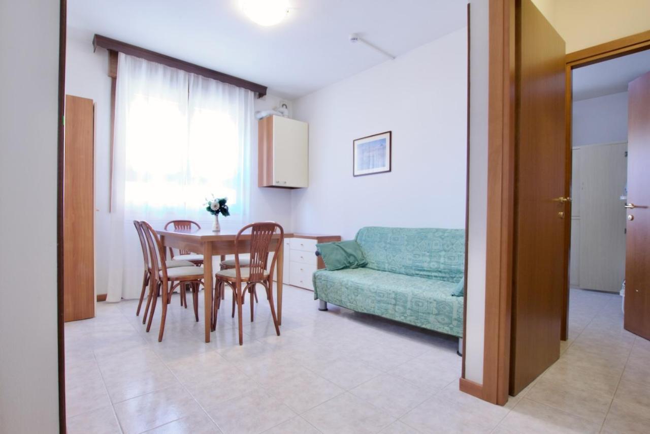 Residence Madrid Лідо-ді-Єзоло Екстер'єр фото