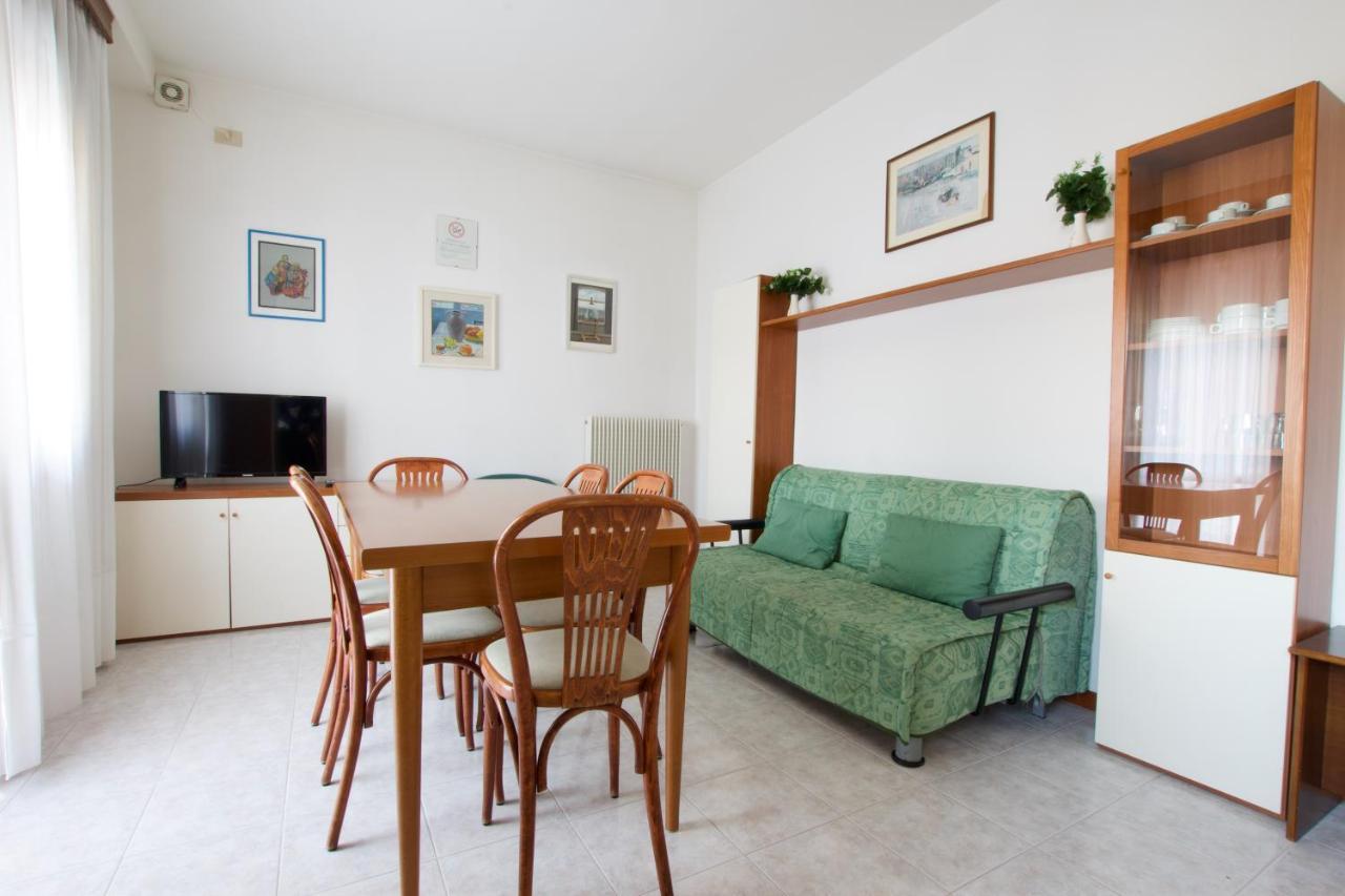 Residence Madrid Лідо-ді-Єзоло Екстер'єр фото