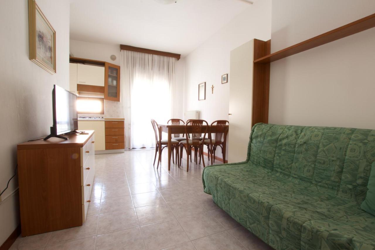 Residence Madrid Лідо-ді-Єзоло Екстер'єр фото