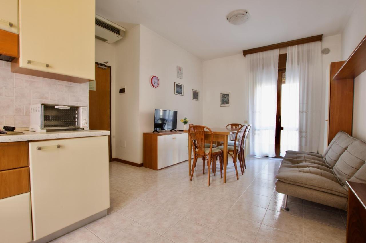 Residence Madrid Лідо-ді-Єзоло Екстер'єр фото