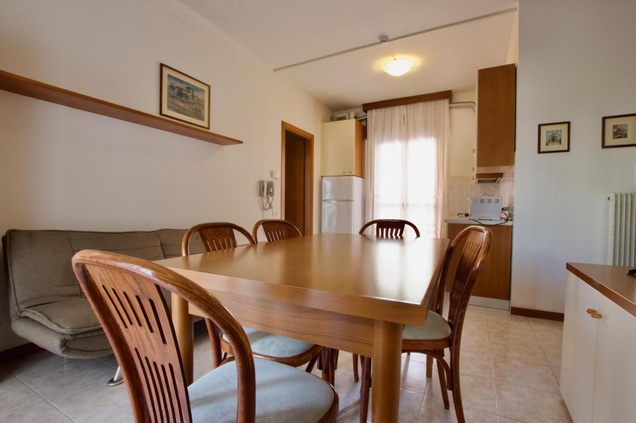 Residence Madrid Лідо-ді-Єзоло Екстер'єр фото