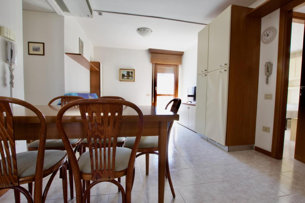 Residence Madrid Лідо-ді-Єзоло Екстер'єр фото