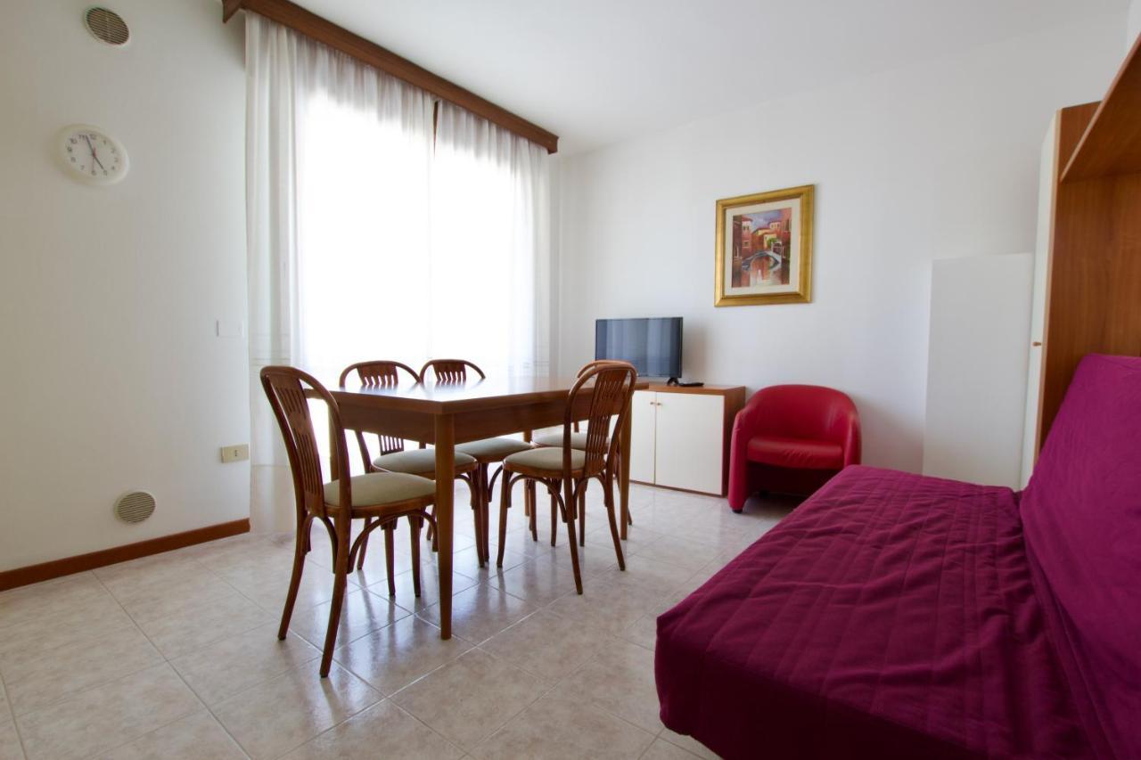 Residence Madrid Лідо-ді-Єзоло Екстер'єр фото
